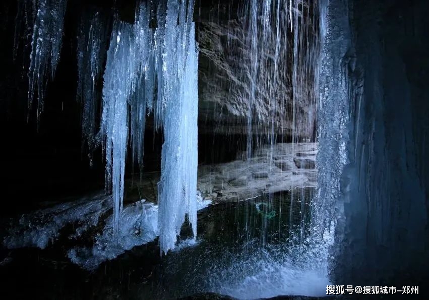 太行大峡谷冰挂正壮观！持年卡免费玩