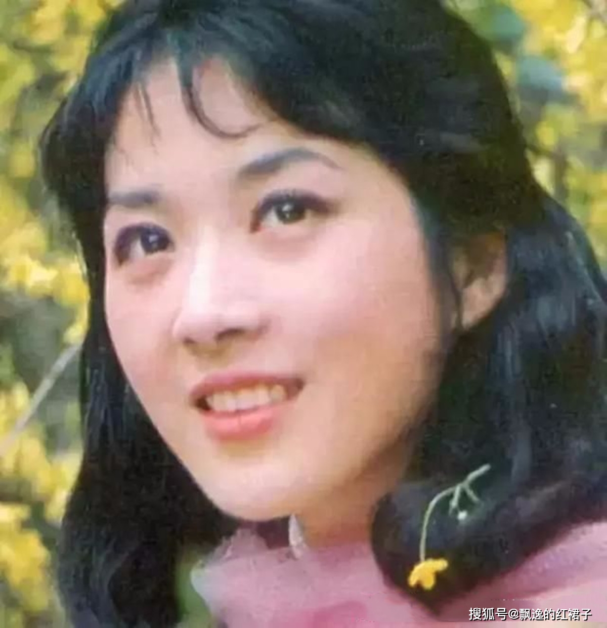 她是80年代中国最美女演员,被誉为"中国的奥黛丽·赫本"