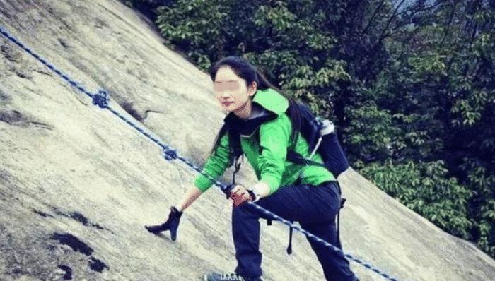 五台山一女驴友被活活冻死，腿和冰块连在一起，画面惨不忍睹！