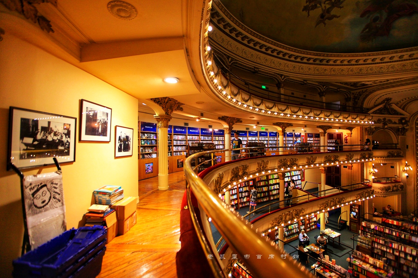 世界最美书店,由女王剧院改建气势恢宏,美到让墨西哥大使犯错