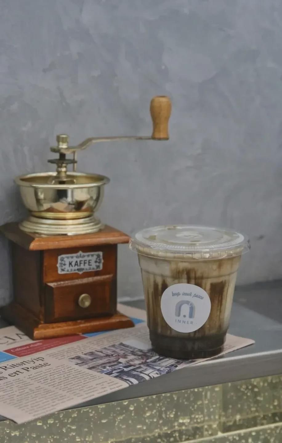 店里既有适合上班族的续命"鸡血,也有一些有趣的特调.