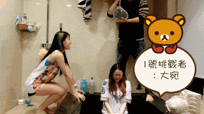 搞笑gif:女魔术师更不容易漏出破绽