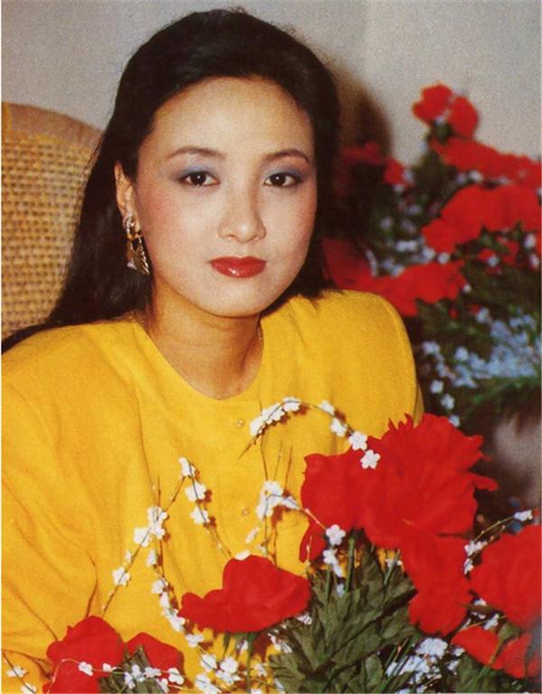 60岁邓婕无亲子,张国立儿子张默任性前途毁,2个干女儿