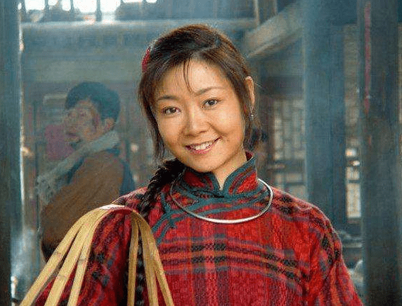 国家一级演员萨日娜,被丈夫258元钱娶回家,如今过的吗