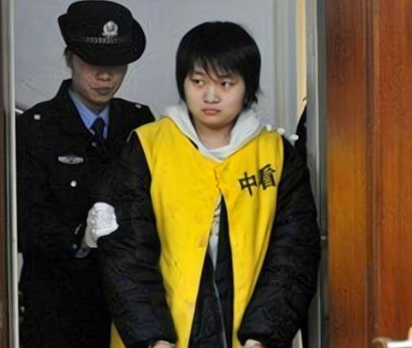 原创回顾河南女孩弑母案:女孩亲手杀死父母并分尸,被捕后冷静撒谎