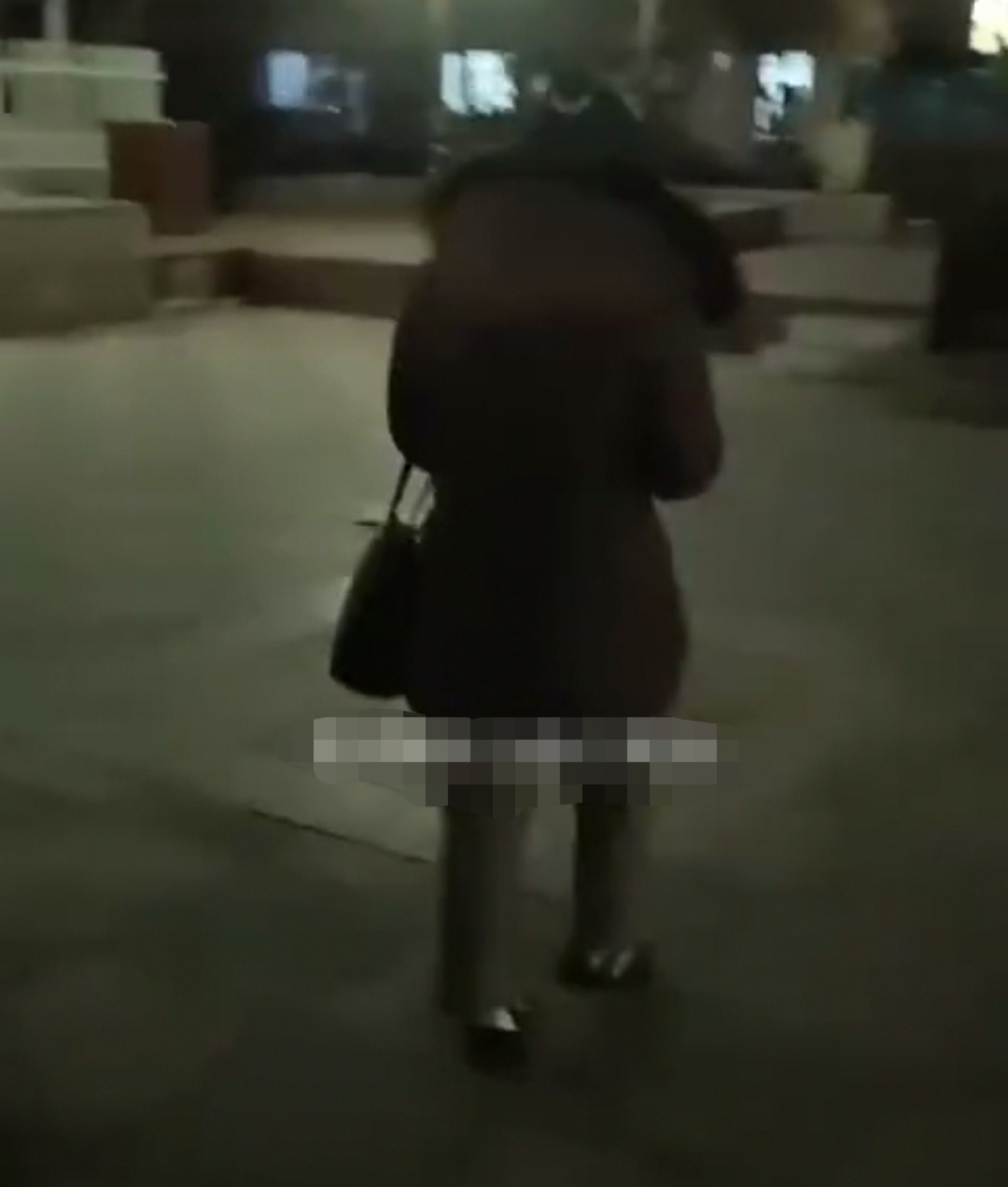 原创大连一女子拒绝配合防疫登记，打电话让人打招呼，志愿者当场回绝
