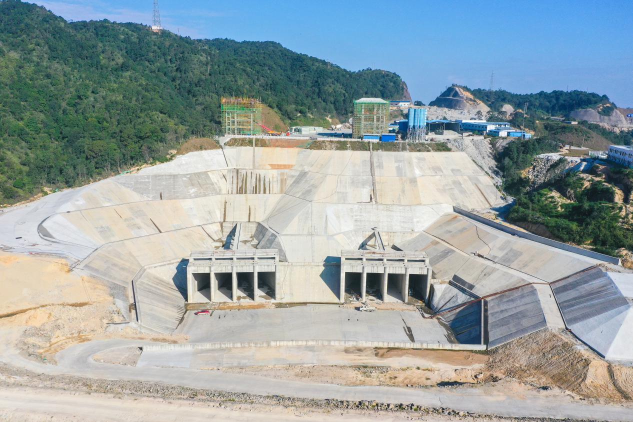 广东阳江抽水蓄能电站上库进出水口施工形象面貌