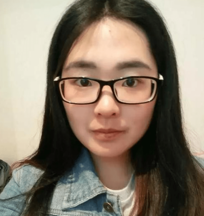 原创她被收养后考上博士,24年后亲生父母携50万认亲,她的决定很意外