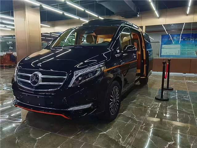 奔驰V260L七座商用车高顶无隔板傲旋定制版