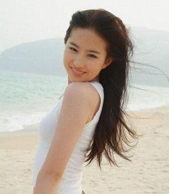 刘亦菲晒素颜照,33岁皮肤依旧白皙如少女,永远的"神仙