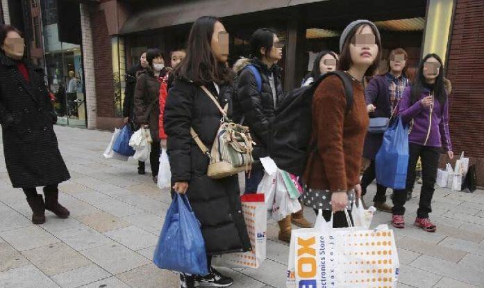 别被网上糊弄了，日本人假扮中国游客，看看日本居民是什么态度？