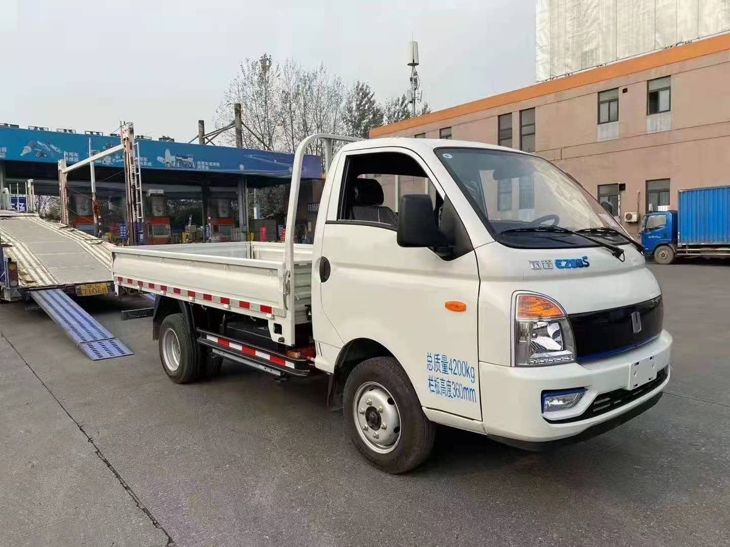 重庆新能源货车 新能源金杯面包货车
