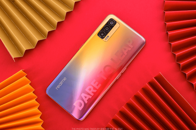 realme"超级年货节"还能这么玩!优惠力度大还送卫衣