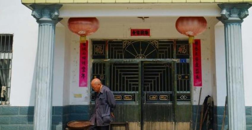 农村俗语"富不睡大宅,贫不出远门"是什么意思?有何道理?