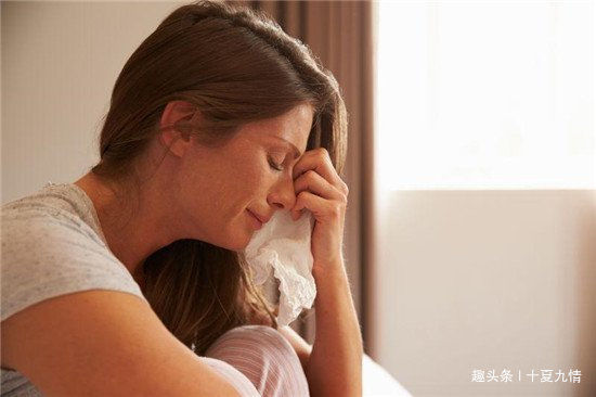 丈夫去世不久,婆婆把俺娘俩赶出家,女儿生日她看望,给