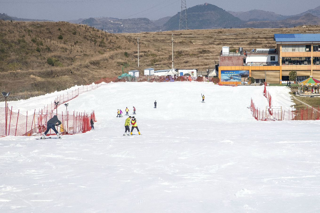 贵阳周边游,自驾仅半小时车程,高坡云顶滑雪场