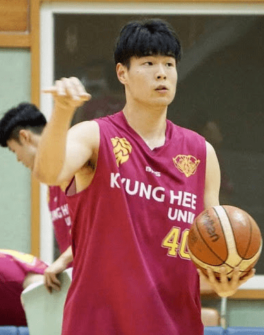 又一张本天杰前上海2米1中锋被韩国归化未来或回cba打球