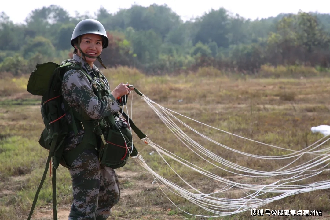 这位女特种兵,百里挑一