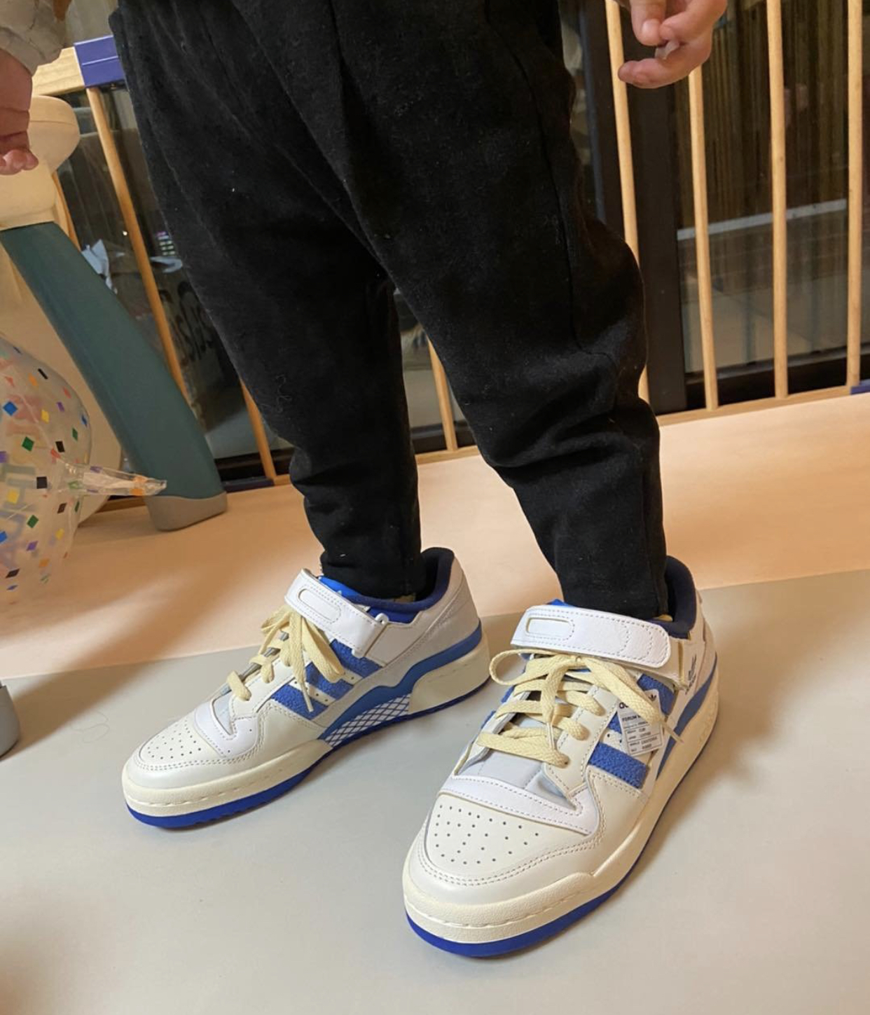 最近超级火的一双鞋adidas originals forum 84 low og"bright blue"