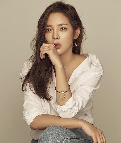 搜狐娱乐讯 韩国女艺人朴诗妍因涉嫌酒驾而在近日被警方以起诉建议