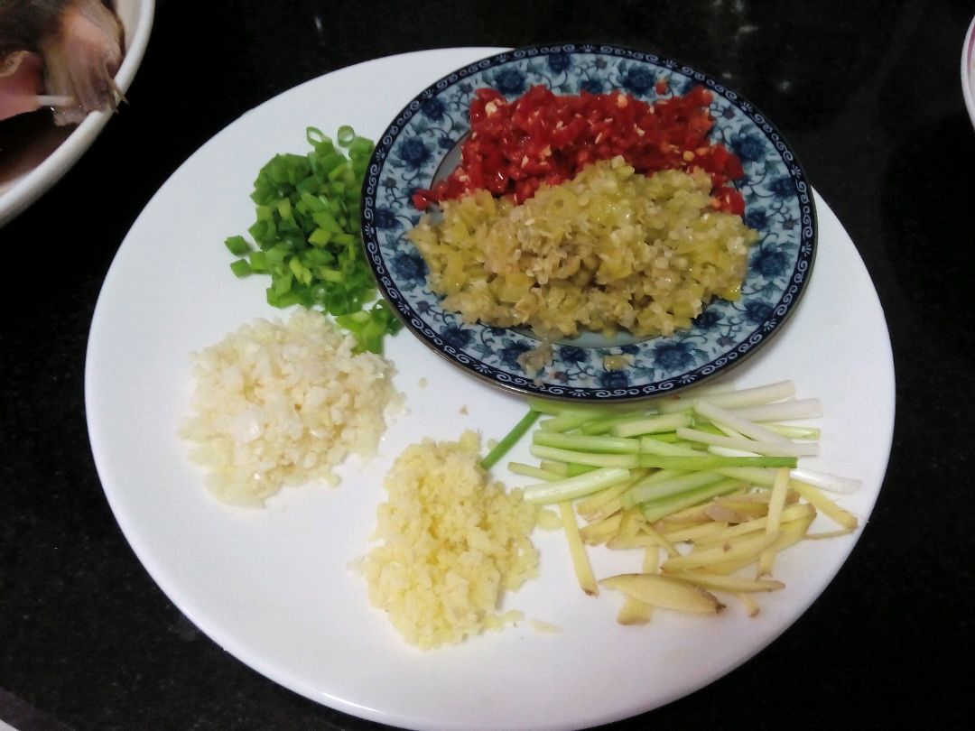 剁椒鱼头这样做,小技巧教给你,让你变大厨