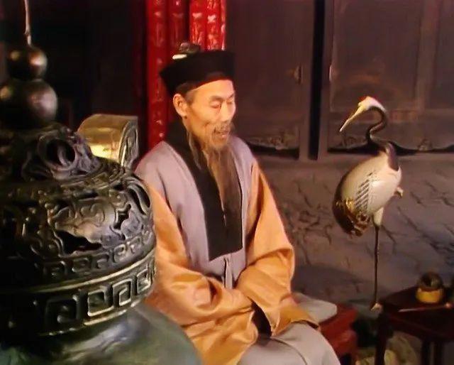 第二代:贾代化,贾代善."代"字辈."代"字突出了世系承袭的关系.