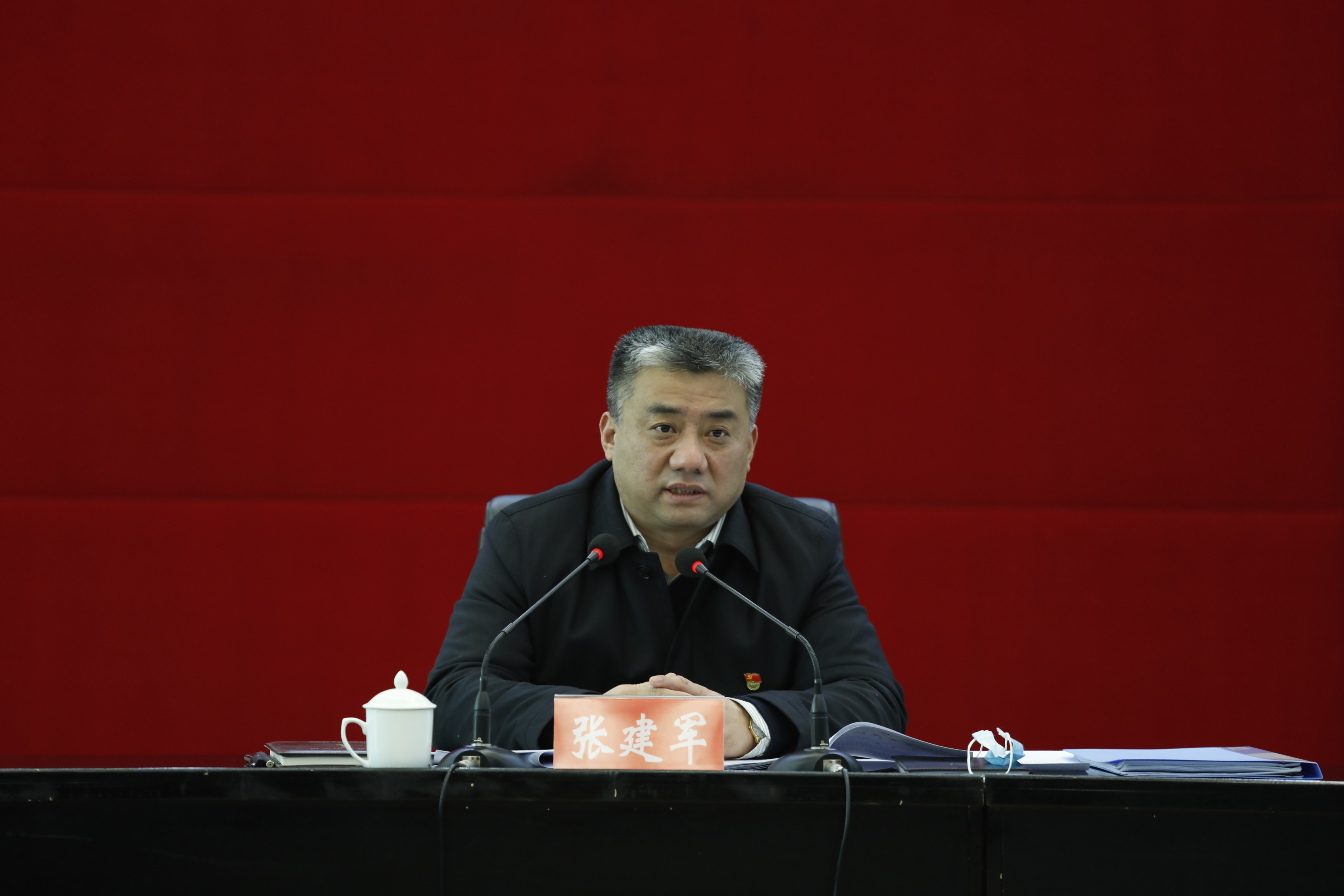 张建军主持召开县委中心组第一次扩大学习暨县委常委第二次扩大会议