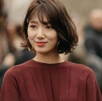 优雅女性2021年穿搭技巧,成熟女性最适合的长发发型