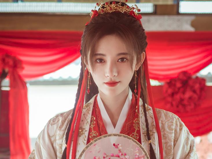 鞠婧祎首次出演现代剧,晒出婚纱照,太惊艳了