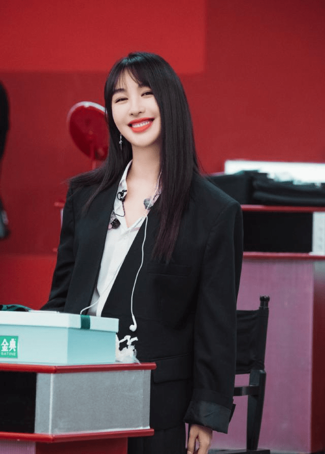 乘风破浪的姐姐2来啦,有你关注的姐姐吗?_李菲儿