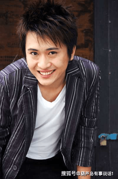 原创39岁的杨帆,与老婆甜蜜生活照,女儿只有五岁,十足的美人胚子
