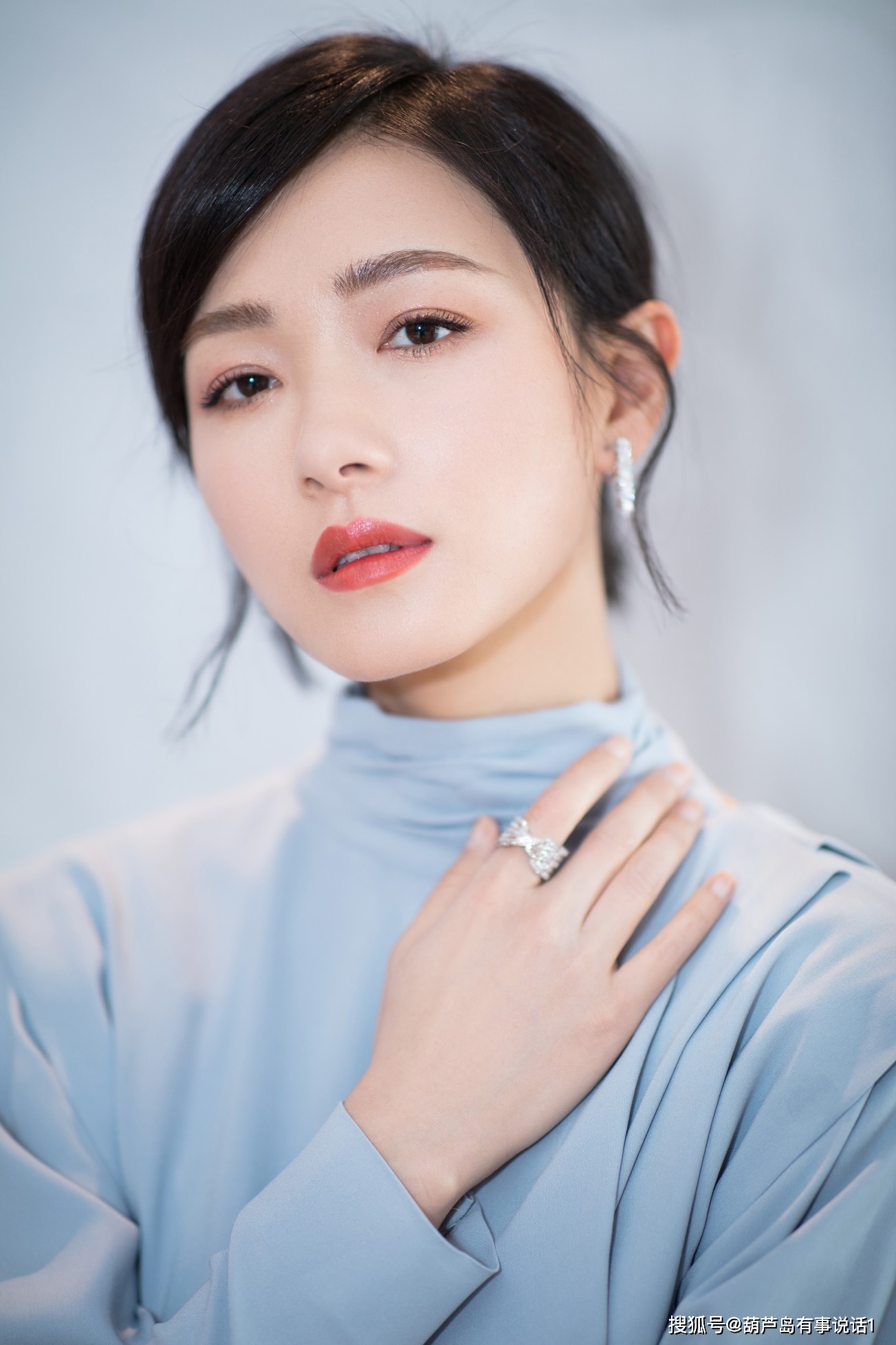 原创万茜结婚三年了?摄影师老公长啥样?从照片看,她俩真的挺恩爱的
