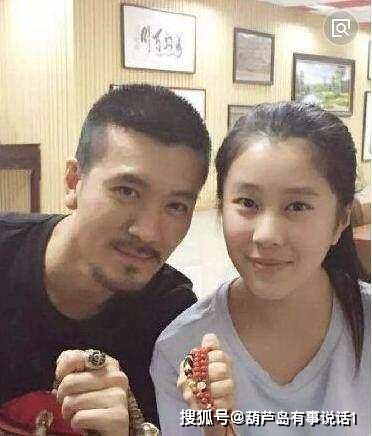 其实杨子在和黄圣依结婚之前已经结过婚了,也就是说杨子是二婚,杨子