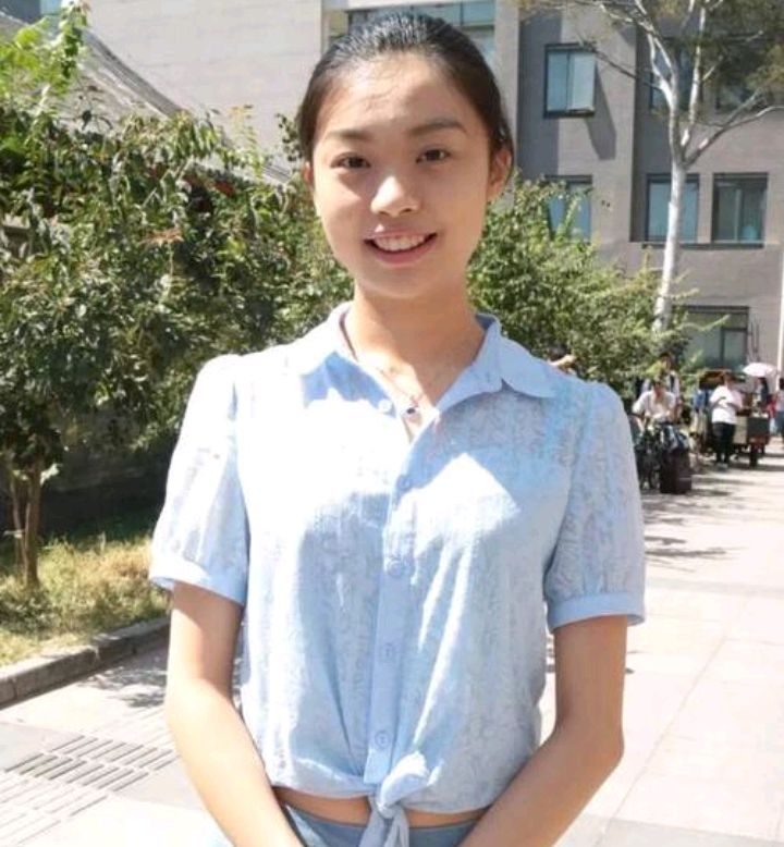 写得一手好字的广东女孩,以697分摘得高考状元,考上北大