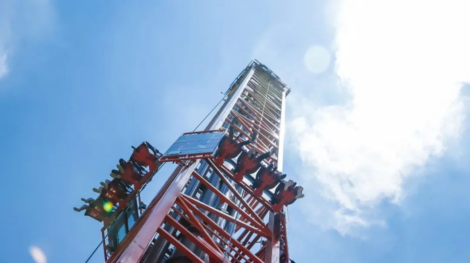 8秒就能把你弹射到66米高空,急速上升的刺激感和自由落体的失重感大摆