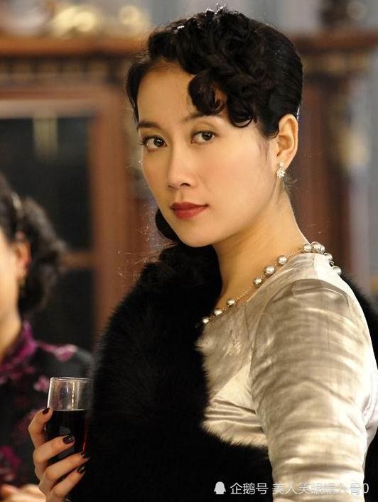 被称为"烂片女王"的她,出道十几年才买得起房,至今单身一人