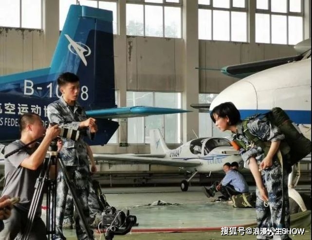 他们凭借着自己腹有诗书气自华智慧和才华加持的美少女,本身就自带着