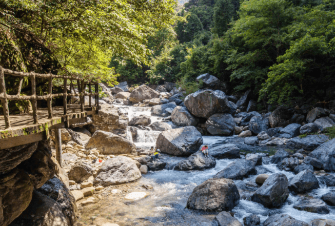 安徽景色最美的景区,被称"皖南小九寨",山岳风光秀美绮丽