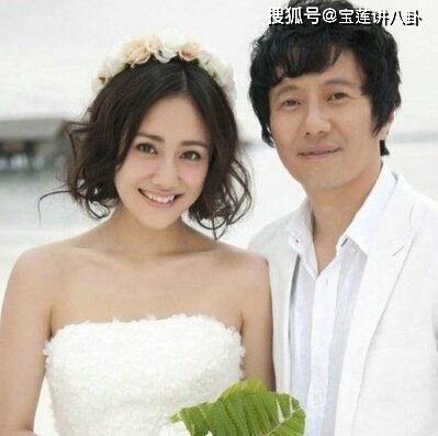 郑钧的第一任妻子是大学同学二婚娶小15岁娇妻如今活成这样