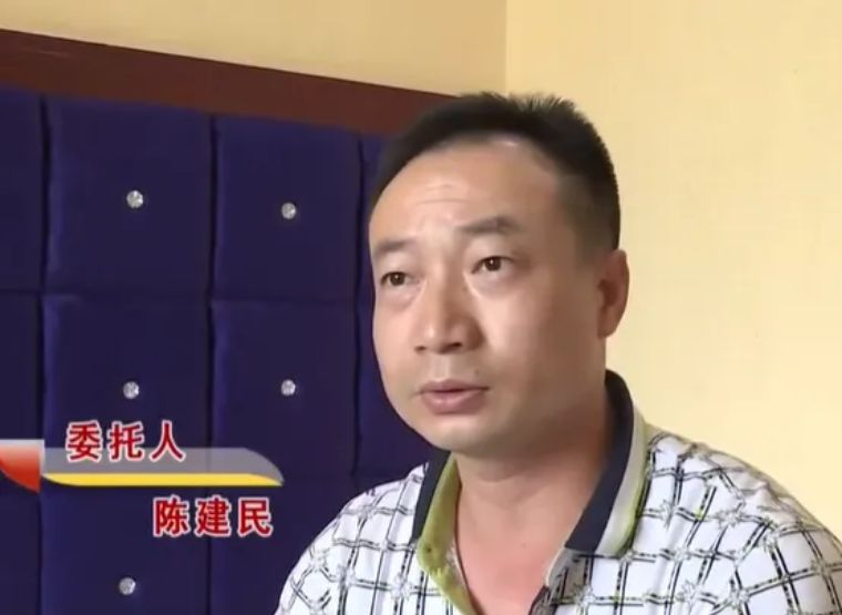 40岁大叔二胎得子,陌生男人说出真相,看了亲子鉴定结果,他哭了