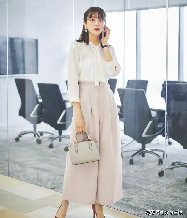 2030岁女性轻熟风穿搭示范