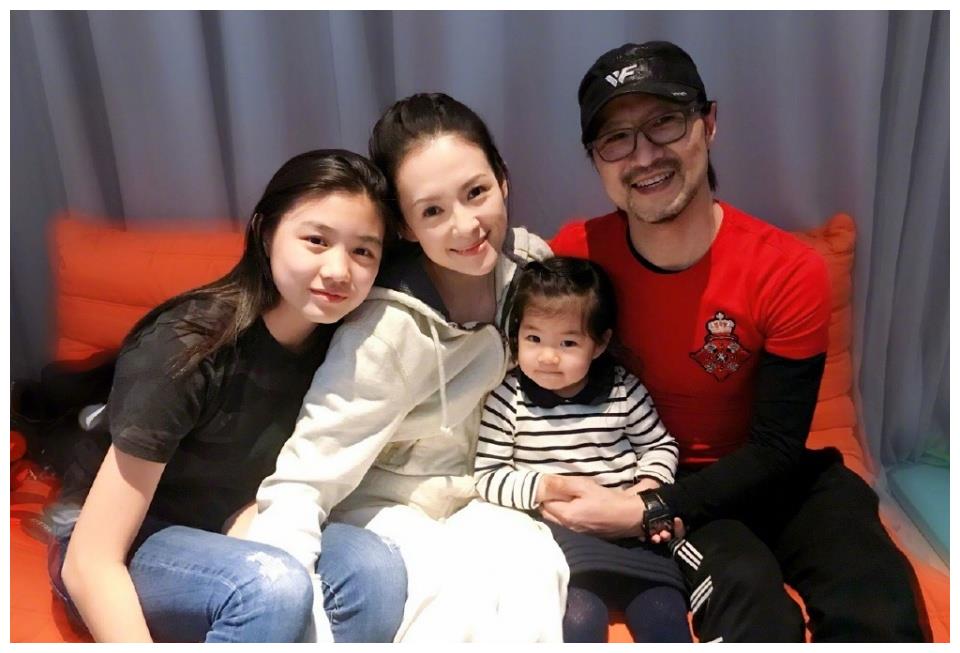 原创汪峰前妻康作如近照曝光,皮肤白皙气质出众,8岁女儿迄今未曝光