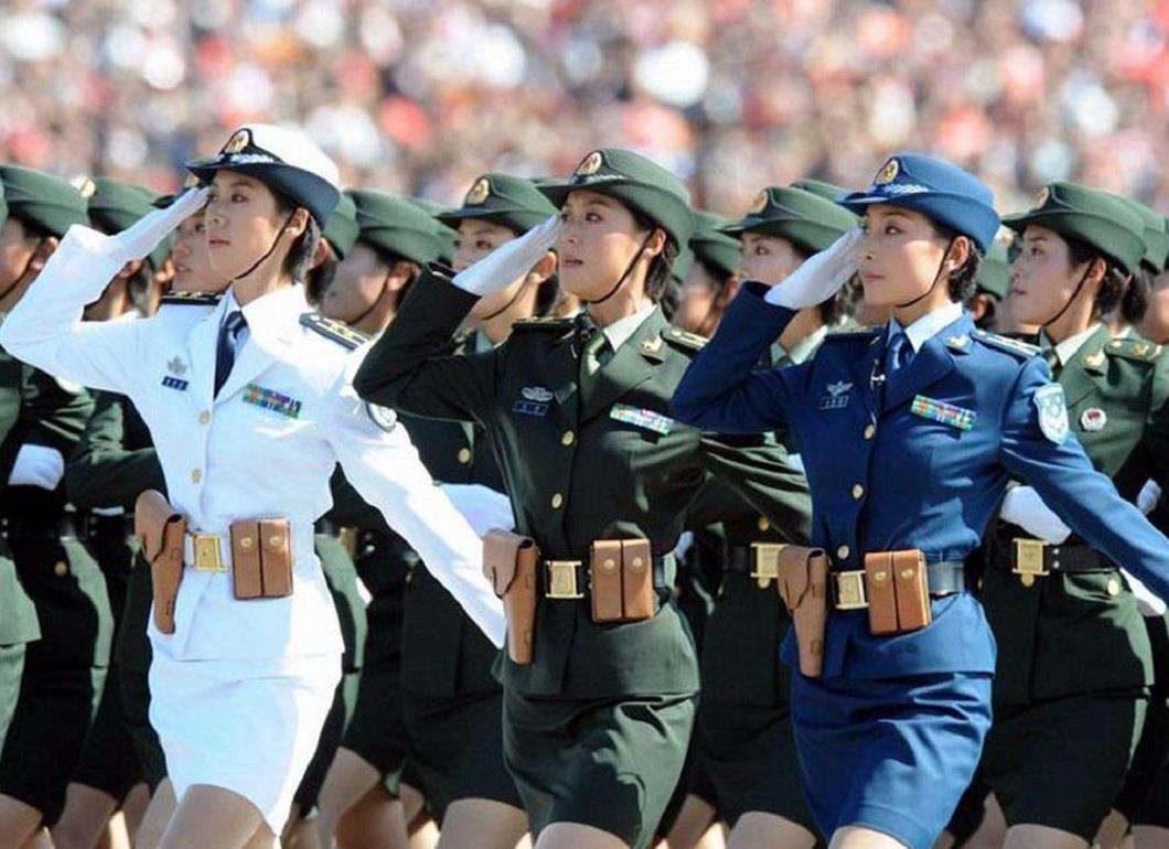 原创世界各国女兵阅兵风采,巾帼不让须眉