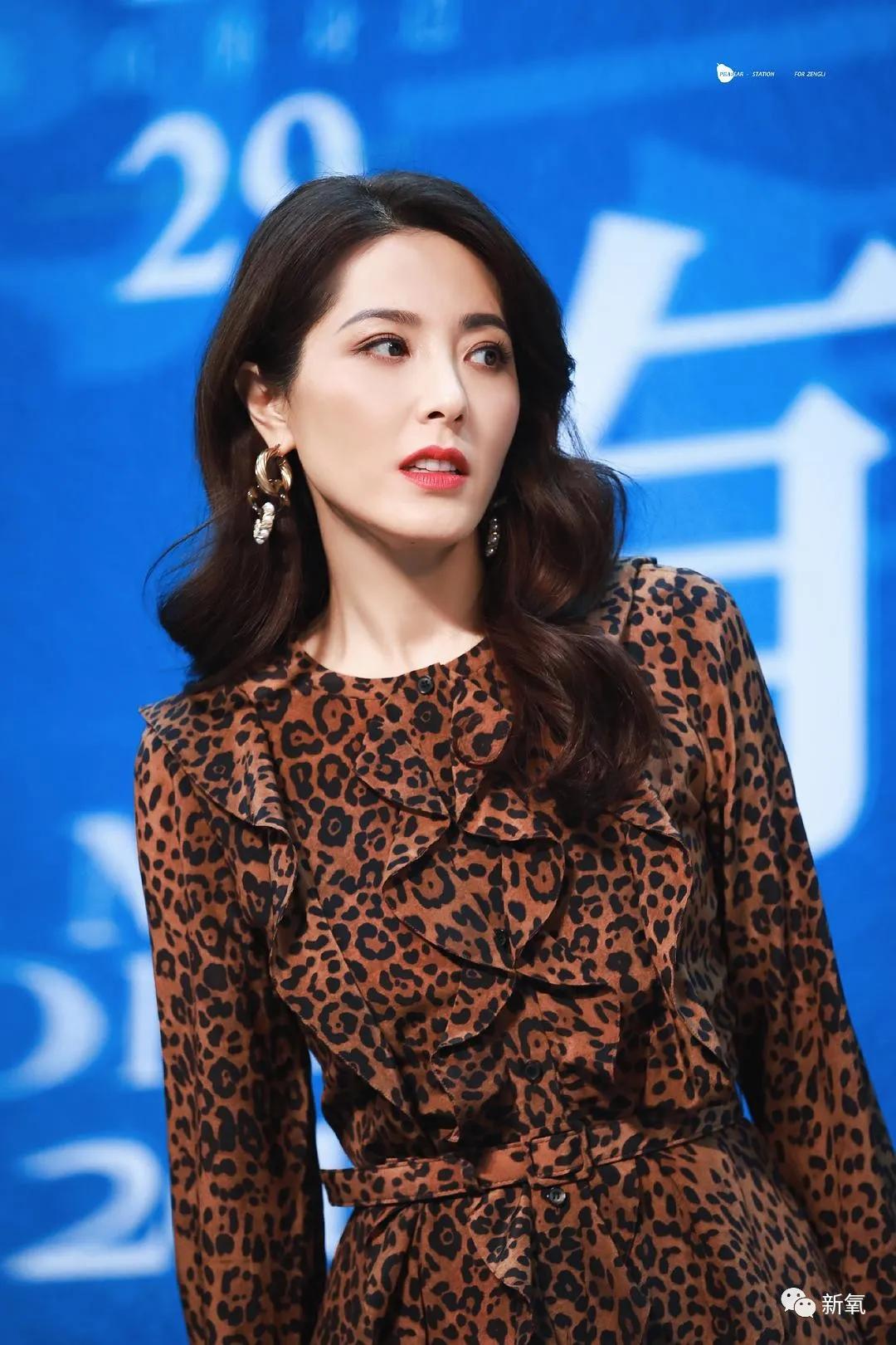 毕竟对于她这种量级的美女,这一点点不足简直瑕不掩瑜.