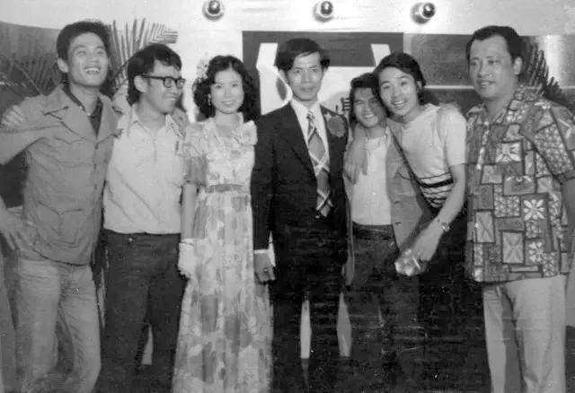 蔡志忠杨婉琼举行婚礼 1977年,女儿蔡欣怡出生.