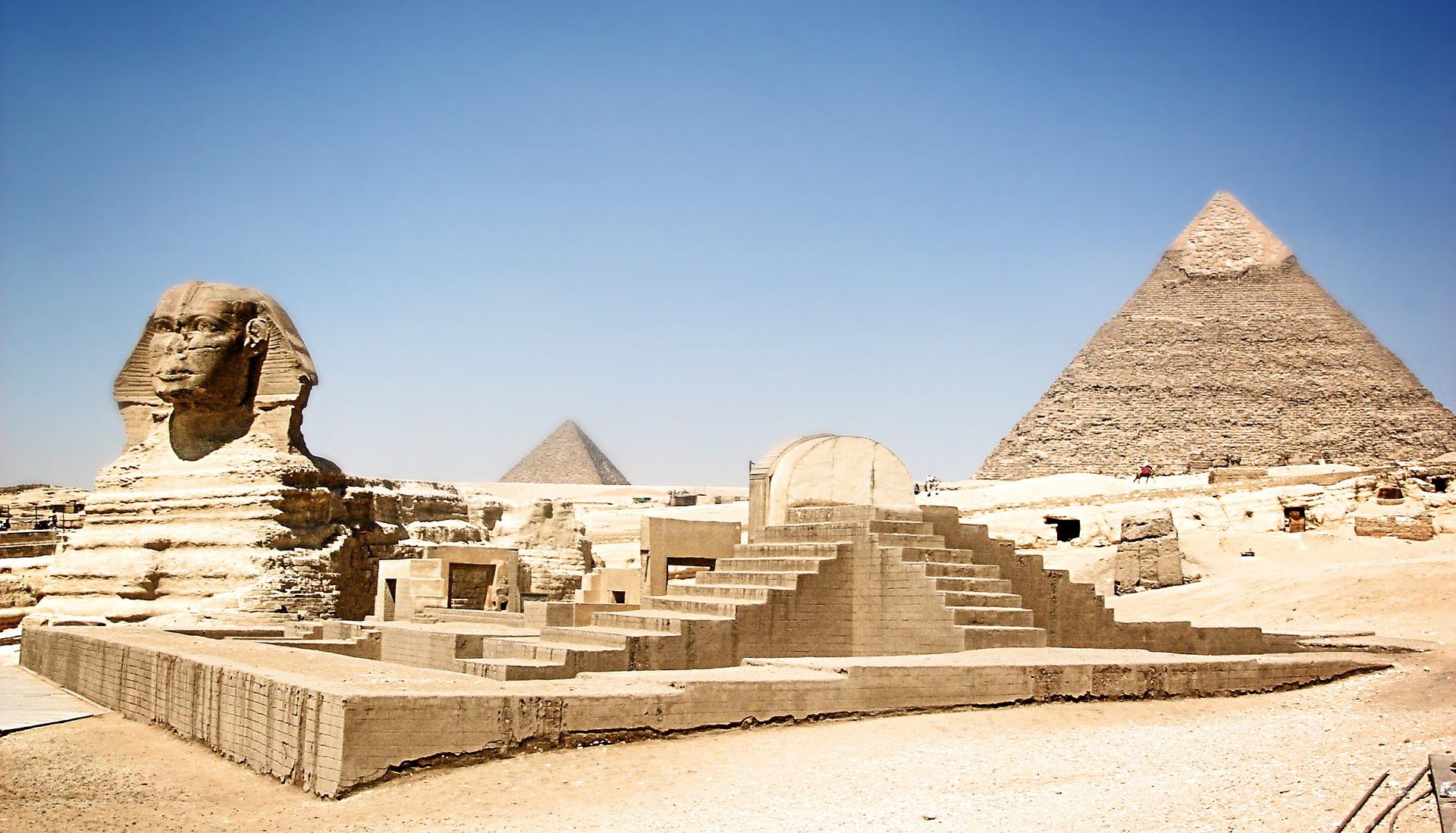 古埃及金字塔中找到微量炭黑,专家推断,修建金字塔时用了沼气灯