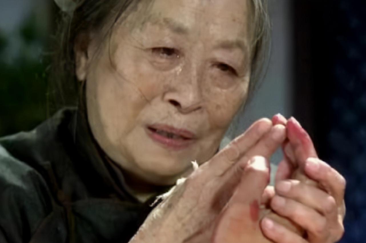 85岁"丑娘"张少华,晚年陈年旧事重提被网曝,欠你正确的评价