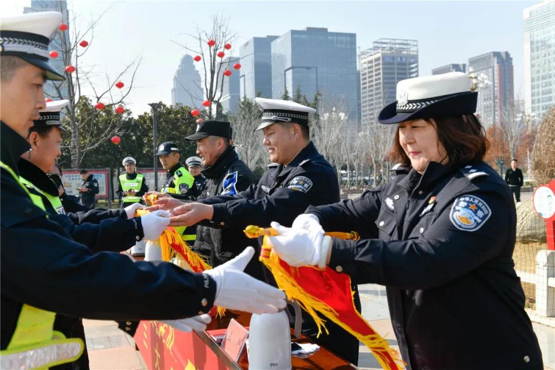 临沂交警直属三大队开展第二次队列指挥手势会操比赛