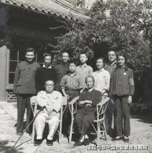 1971年许进全家福.前排左1许德珩,后排左1邓稼先,左4许进