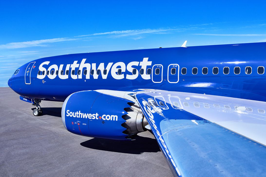 自从波音737 max在美国停飞了将近两年后,西南航空周四将其重新投入